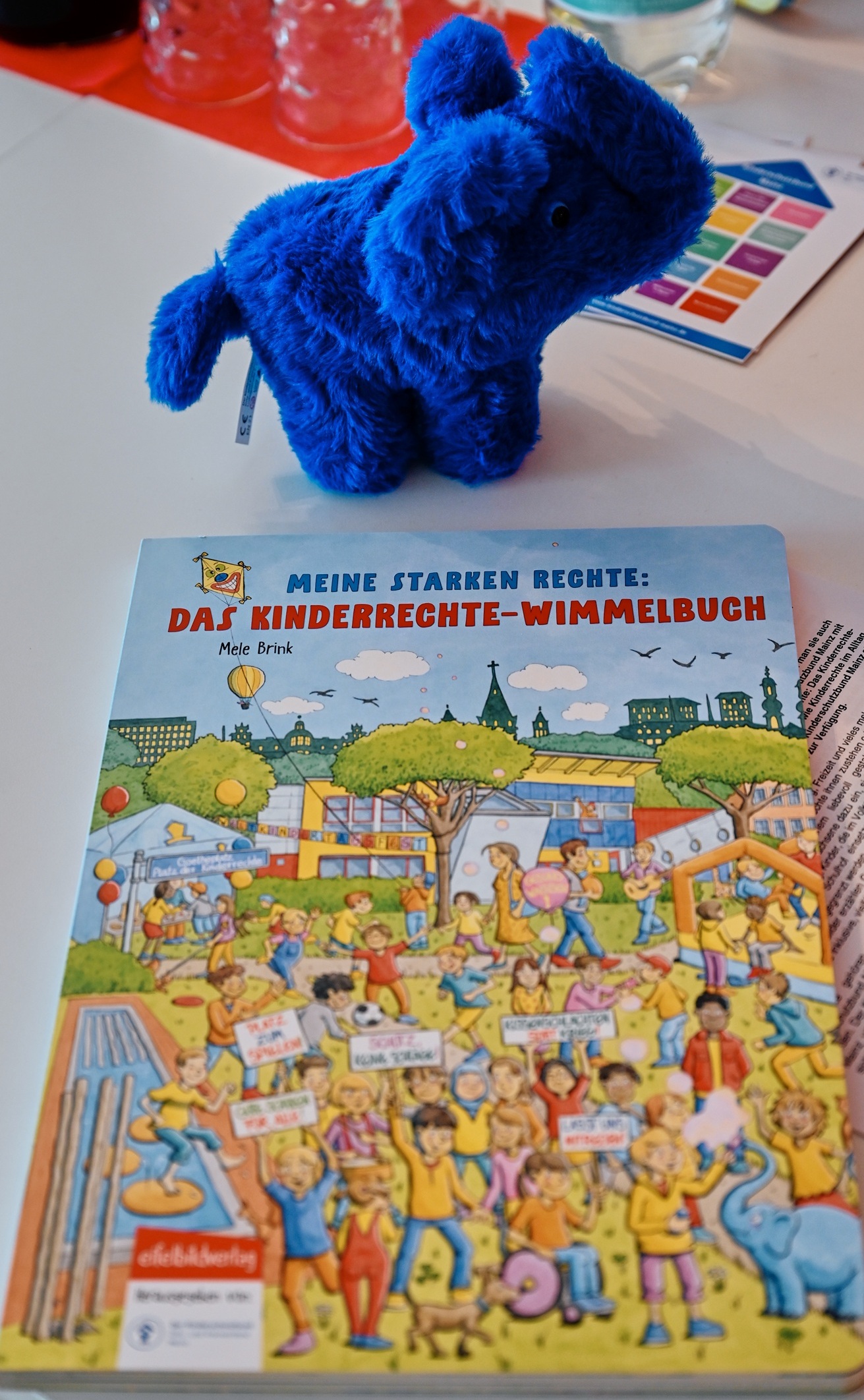 https://www.kinderschutzbund-mainz.de/public/assets/wimmelbuch_buchprasentation_0052.jpg